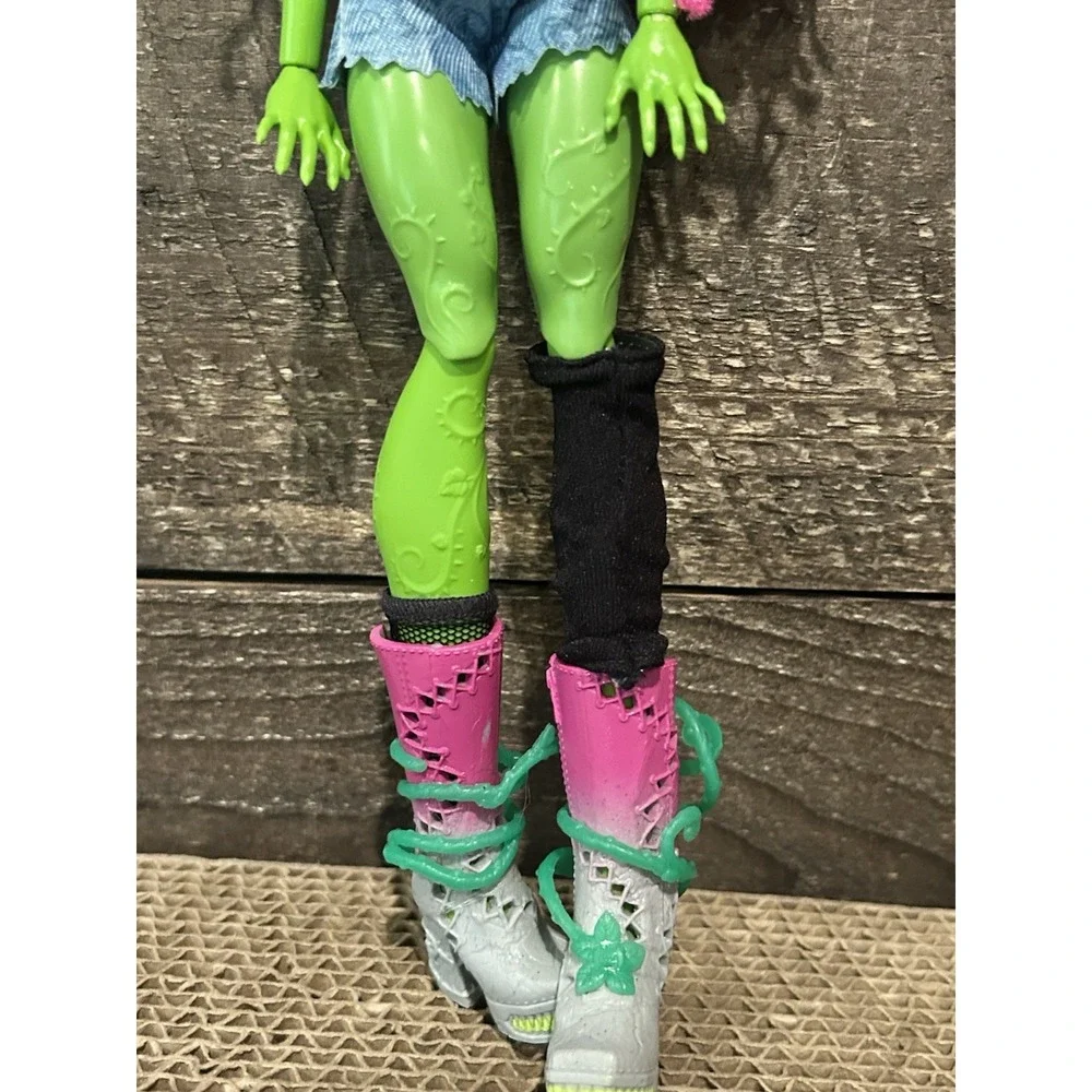 Monster High G3 Venus McFlytrap Core Fashion Doll Gen 3‎